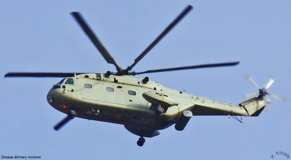 Bắt đầu từ năm 2018, Quân đội Trung Quốc đã tuyên bố cho nghỉ hưu dần các trực thăng Z-8 của mình do hiệu suất sử dụng kém dần dù những chiếc mới nhất mới chỉ được 6 năm tuổi kể từ khi xuất xưởng. Dự kiến trong tương lai, các trực thăng Z-20 - phiên bản Trung Quốc nhái của trực thăng Black Hawk sẽ được sử dụng để thay thế cho Z-8. Nguồn ảnh: Sina.