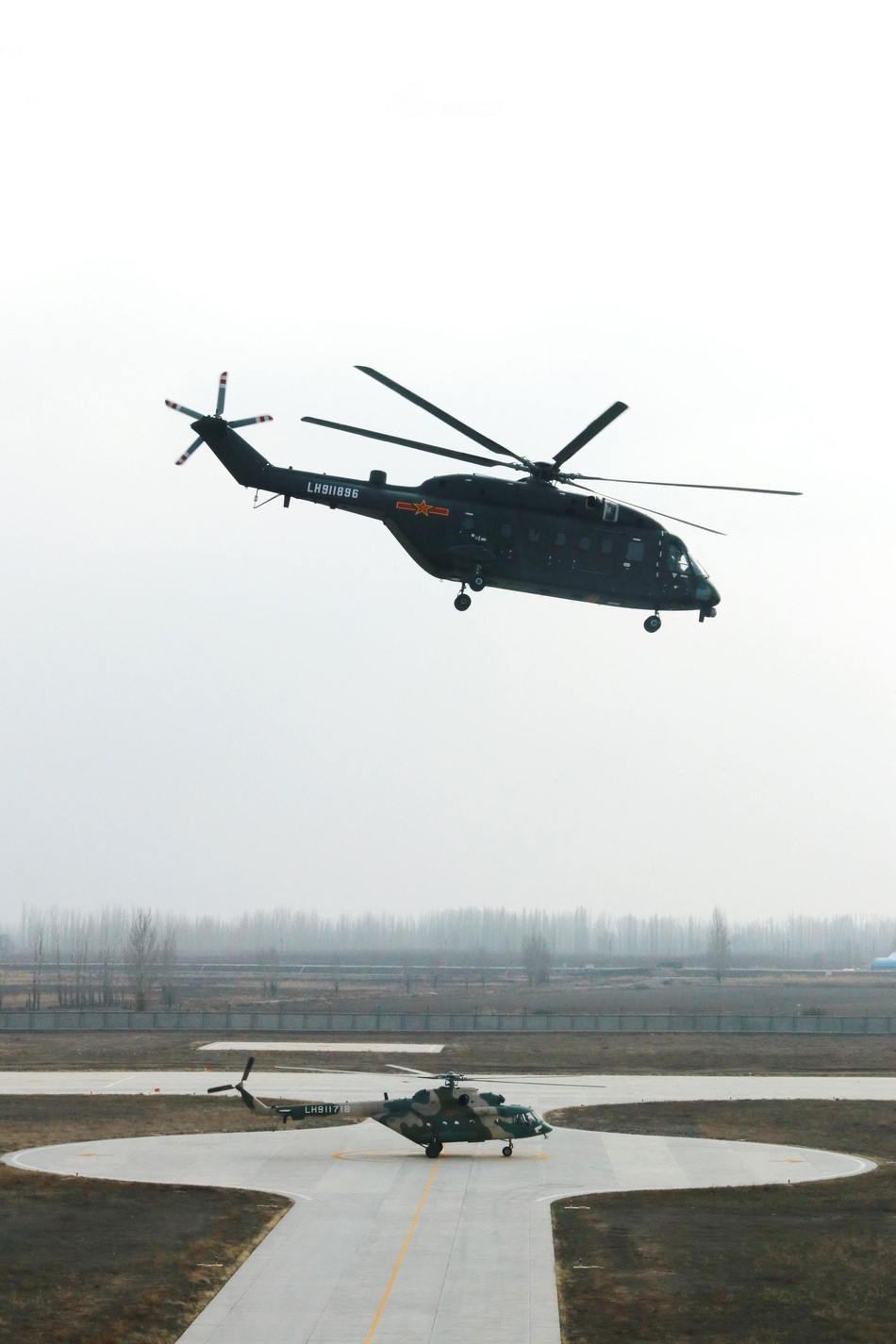 Ở bản hoàn thiện thiết kế cuối cùng này, trực thăng Z-8 được trang bị nhiều hệ thống điều khiển hoàn toàn mới do Trung Quốc sản xuất bao gồm hệ thống bay, hộp số, hệ thống ổn định ngang và thậm chí là cả radar. Nguồn ảnh: Sina.