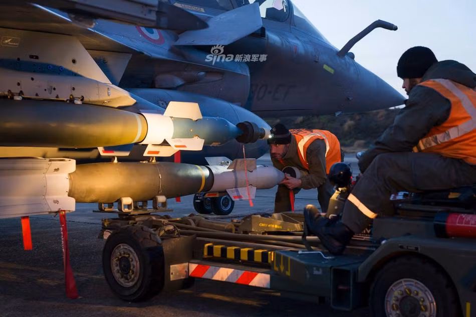 Đặc biệt, với nhiệm vụ triển khai hạt nhân, tên lửa này có thể mang theo được một quả tên lửa hành trình mang đầu đạn hạt nhân do Pháp thiết kế loại ASMP. Tên lửa này có trọng lượng tổng cộng 860 kg cùng đầu đạn sức nổ tương đương 300 kt. Nguồn ảnh: Sina.