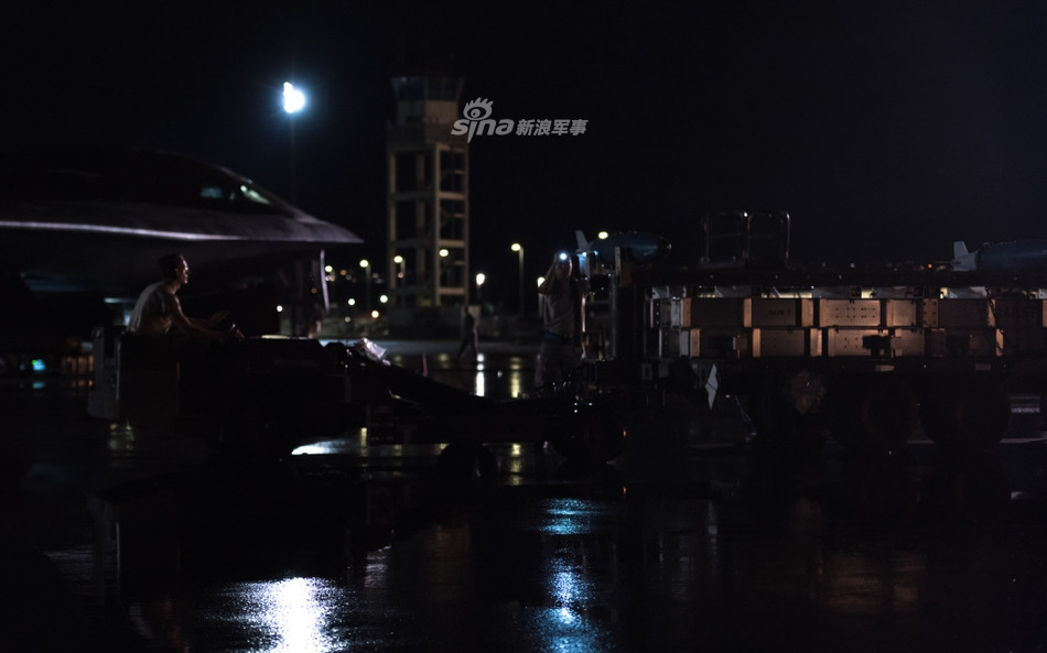 Tới nay, chỉ còn 20 chiếc B-2 Spirit phục vụ trong Không quân Mỹ sau khi chiếc số hiệu 89-0127 đã bị hư hỏng hoàn toàn trong vụ tai nạn xảy ra ngày 23/2/2008. Một chiếc khác mang số hiệu 88-0332 cũng đã bị tai nạn năm 2010 nhưng may mắn có thể khắc phục được. Nguồn ảnh: Sina.