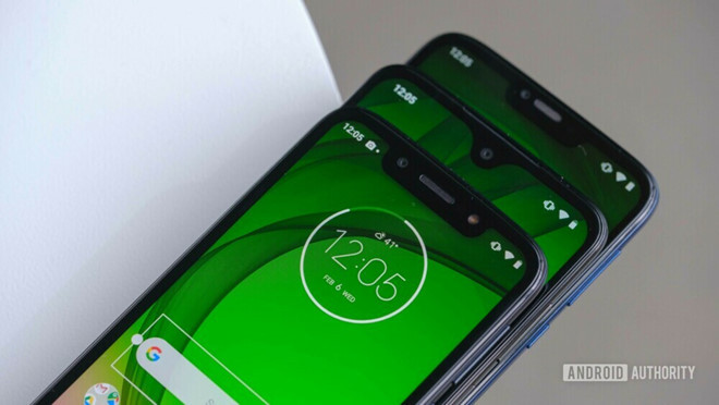 Moto G7 Play, G7 Power, G7 và G7 Plus có giá bán lần lượt khoảng 200 USD, 250 USD, 300 USD và 340 USD. Những sản phẩm này cạnh tranh trực tiếp với các thiết bị như Xiaomi Mi 8 Lite, Honor 8X, Huawei Nova 3i. Máy được bán ra tại Brazil và Mexico từ ngày 8/2 và mở rộng ra các thị trường khác những ngày sau đó.