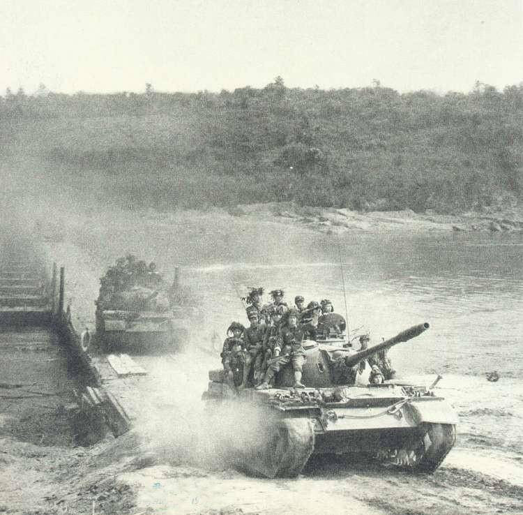 Lý do cuối cùng đó là thiếu trang bị, mặc dù có số lượng xe tăng lớn nhưng Trung Quốc không có bất cứ một xe chiến đấu bộ binh nào tham chiến ở biên giới phía Bắc Việt Nam và có rất ít xe thiết giáp chở quân. Nguồn ảnh: Tiexue.