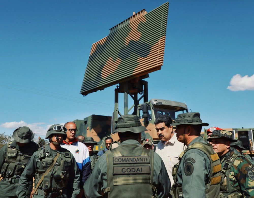 Theo kế hoạch, cuộc tập trận quy mô của Venezuela sẽ bắt đầu từ ngày 10/2 và kéo dài tới 15/2. Trong thông điệp được đăng tải lên Twitter của mình, Tổng thống Maduro khẳng định quân đội Venezuela đang sẵn sàng đối mặt với mọi thử thách. Nguồn ảnh: QQ.