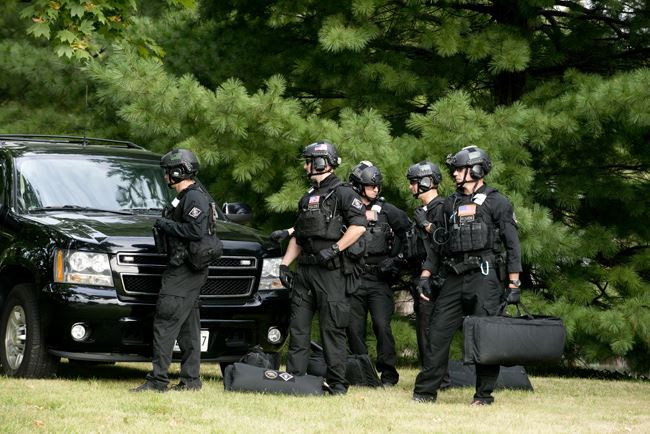 Đây là lực lượng được trang bị vũ khí cá nhân hiện đại nhất của Mỹ và thậm chí theo nhiều nguồn tin, thành viên của đội đặc nhiệm CAT có thể mua thêm cả các loại vũ khí không có trong kho súng của lực lượng này để sử dụng, miễn là đạt hiệu quả chiến đấu và bảo vệ tổng thống cao nhất. Nguồn ảnh: Pinterest.