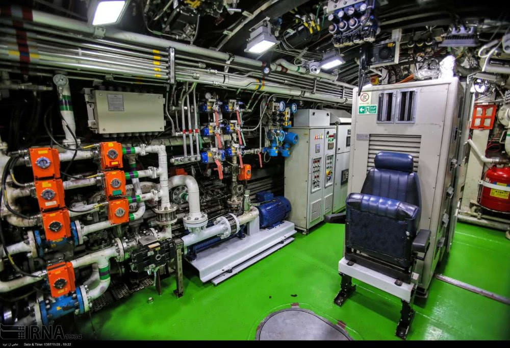 Có thể dễ dàng nhận ra tàu ngầm này là loại sử dụng động cơ điện-diesel và nhiều nguồn tin cho biết tàu ngầm Fateh của Iran cũng được trang bị công nghệ AIP. Nguồn ảnh: IRNA.