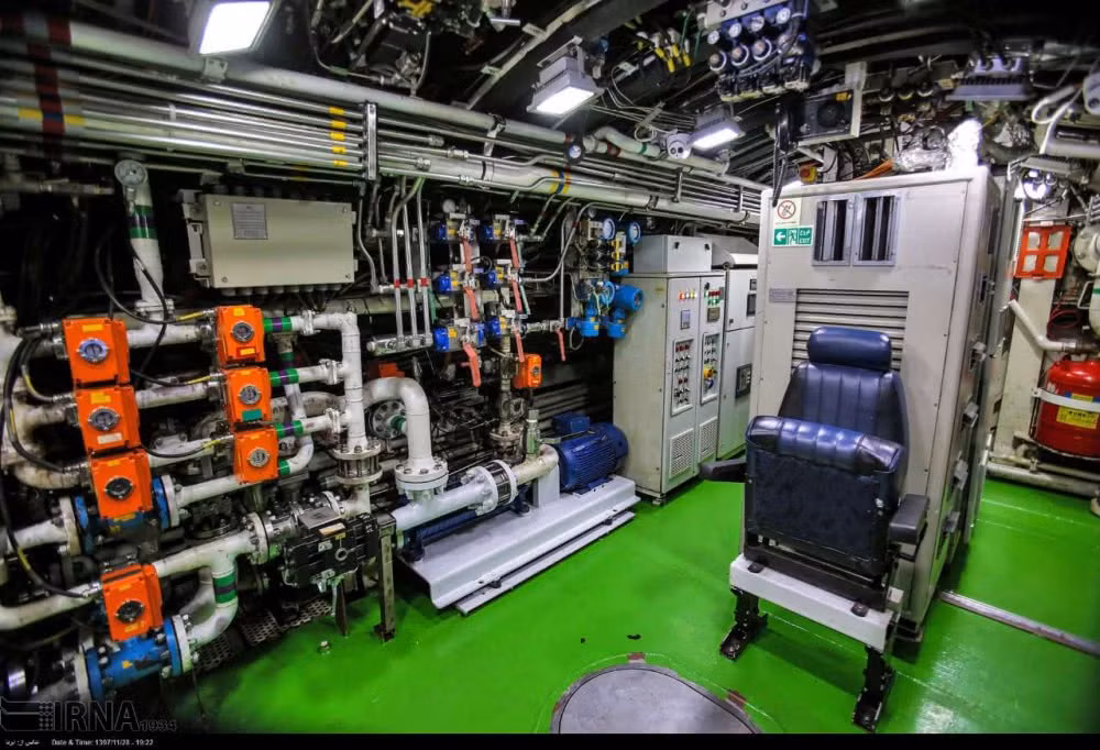 Có thể dễ dàng nhận ra tàu ngầm này là loại sử dụng động cơ điện-diesel và nhiều nguồn tin cho biết tàu ngầm Fateh của Iran cũng được trang bị công nghệ AIP. Nguồn ảnh: IRNA.