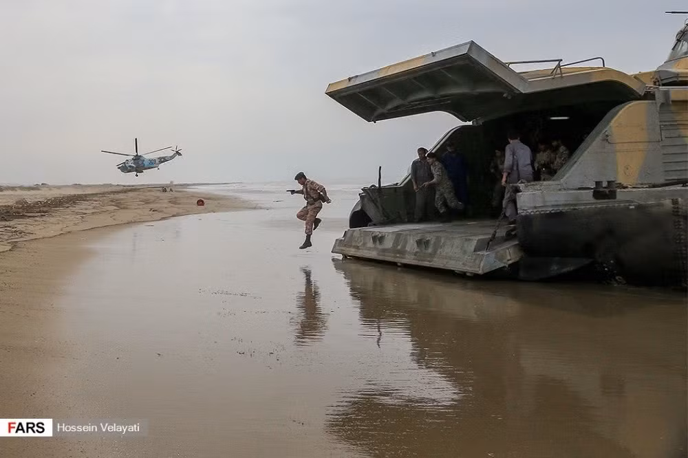 Theo truyền thông Iran, quá trình đổ bộ của Hải quân nước này diễn ra chỉ trong vòng vài chục phút. Nguồn ảnh: Sina.