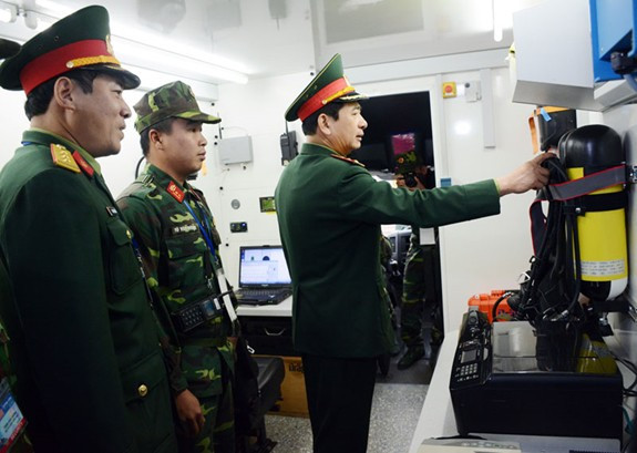 Kiem tra cac don vi quan doi tham gia bao ve thuong dinh My-Trieu-Hinh-3