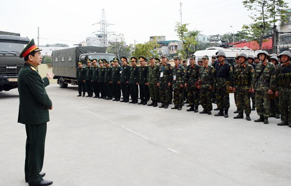 Kiem tra cac don vi quan doi tham gia bao ve thuong dinh My-Trieu-Hinh-4