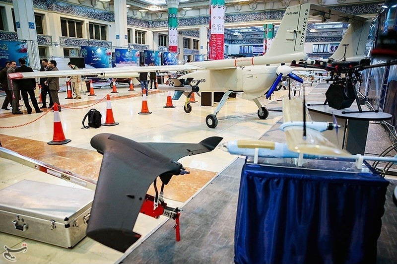 Mohajer-6 có một động cơ cùng hai giá treo vũ khí dưới hai cánh cho phép nó mang theo được các loại vũ khí đối đất thậm chí là cả tên lửa đối không. Nguồn ảnh: Arms-expo.