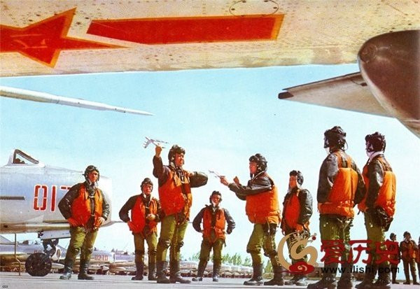 Lý do cuối cùng được xem là lý do quan trọng nhất, rất nhiều tài liệu của Trung Quốc đều có ghi đó là do chất lượng phi công của nước này rất kém, kém nhất là lứa phi công được tuyển chọn vào cuối thập niên 60. Trong mười năm sau đó, một nửa các vụ tai nạn máy bay chiến đấu mà Trung Quốc gặp phải đều là do lỗi thao tác của phi công. Nguồn ảnh: Tiex.