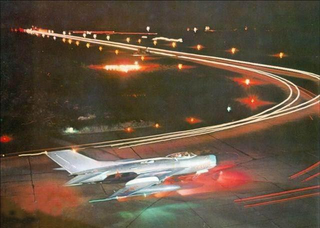 Thực tế nhiều tài liệu của Trung Quốc được giải mật sau này cho biết, Không quân Trung Quốc được lệnh xuất kích và khiêu khích phía ta nhưng không được phép bay vào không phận Việt Nam, nghĩa là chúng chỉ lượn lờ bên trong không phận Trung Quốc, tuyệt nhiên không bén mảng sang vùng trời của ta. Nguồn ảnh: Sputnik.