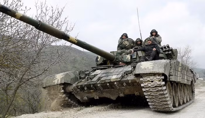 Hơn nữa Tel Aviv và Baku có quan hệ mật thiết với nhau trong lĩnh vực năng lượng: khoảng 40% lượng dầu mà nền kinh tế Israel tiêu thụ đến từ Azerbaijan. Trong bối cảnh này, những bất bình của Bộ Ngoại giao Armenia là không hoàn toàn chính đáng.