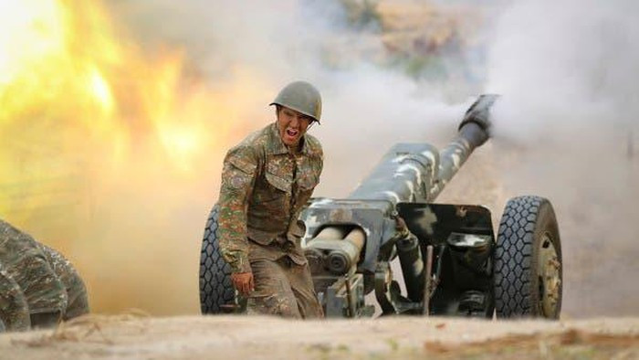 Thứ hai, Nagorno-Karabakh nằm gần biên giới Iran. Hiện những tay súng đối lập dày dạn kinh nghiệm đang được chuyển từ Syria đến khu vực chiến đấu cho cuộc chiến chống lại Armenia.