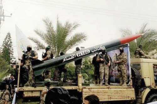 Hamas tuyên bố sự tồn tại của J-90 và R-160 hồi tháng 7/2014 khi Không quân Israel cố gắng ngăn chặn loại tên lửa này vào tay Hamas trong chiến dịch Người bảo vệ Edge. Theo Jane’s, đây là lần đầu tiên hình ảnh rõ nét về loại tên lửa này được công bố một cách chính thức. Tên lửa R-160 có tầm bắn khoảng 160 km.