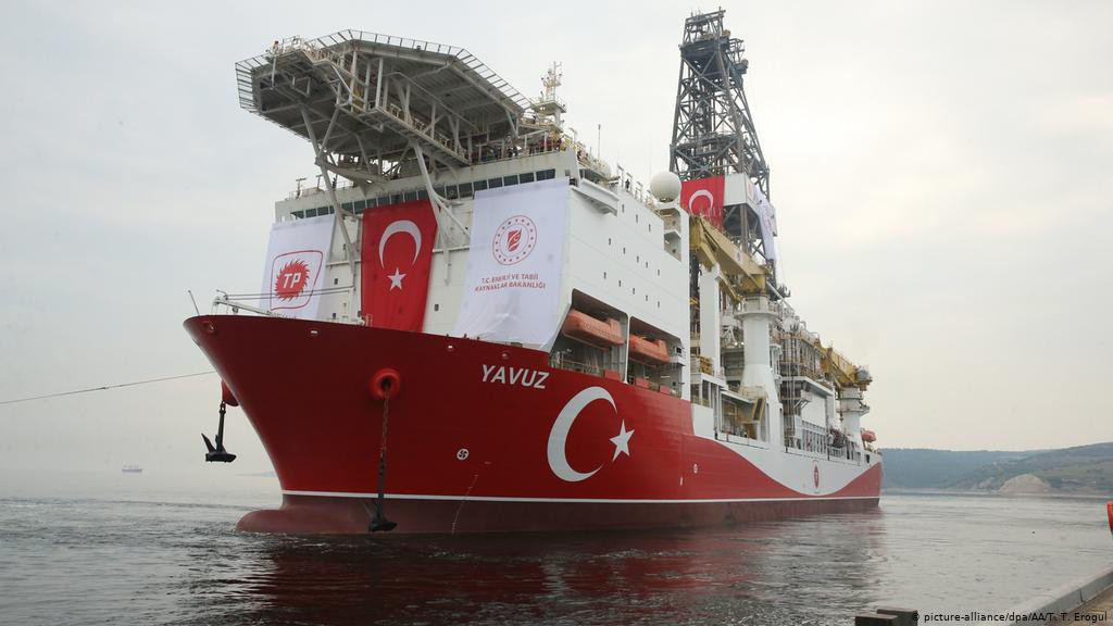 Nhưng nghiêm trọng nhất đối với Thổ Nhĩ Kỳ là cuộc xung đột tại Đông Địa Trung Hải, khi Ankara tiến hành thăm dò dầu khí trong vùng đặc quyền kinh tế của Hy Lạp, bất chấp phản đối từ Liên minh châu Âu.