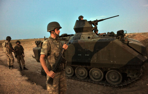 "Vẫn còn những khu vực do khủng bố kiểm soát ở Syria. Và những khu vực này phải được giải tỏa. Quân đội Thổ Nhĩ Kỳ đã sẵn sàng cho việc này", ông Erdogan nói rõ.