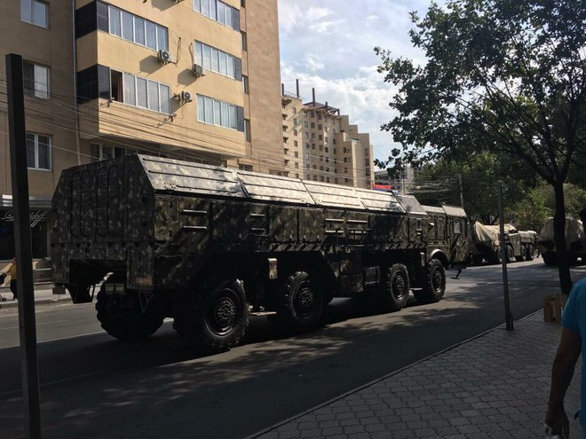 Đối với Armenia, Iskander-E là một biện pháp răn đe khi họ muốn giảm căng thẳng, bởi vì các nước láng giềng không có hệ thống tấn công tương đương.