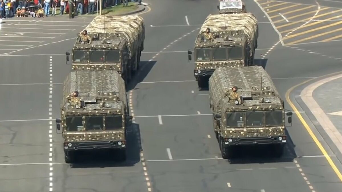 Mặc dù Armenia rất tự tin với vũ khí của mình, nhưng giới chuyên gia quân sự cũng lưu ý rằng phiên bản Iskander-E của họ có tầm bắn bị rút gọn chỉ còn 280 km so với 500 km ở bản gốc và độ chính xác cũng không bằng.