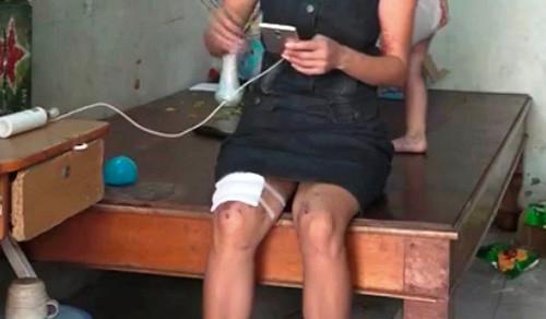 Nghi an cai thuoc no trong chiec micro hat karaoke…tang qua Tet-Hinh-2