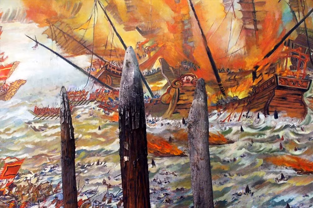 Khi thuyền giặc đã vào sâu, thủy triều rút nhanh bãi cọc hiện ra cũng là lúc Hoàng Công Thái cùng các cánh quân khác đồng thời nổi dậy kết hợp trên bờ, dưới sông tấn công mãnh liệt vào đội hình thuyền chiến của quân Nam Hán. Số phận của Hoàng Công Thái sau trận chiến không được sử liệu nào ghi chép lại.