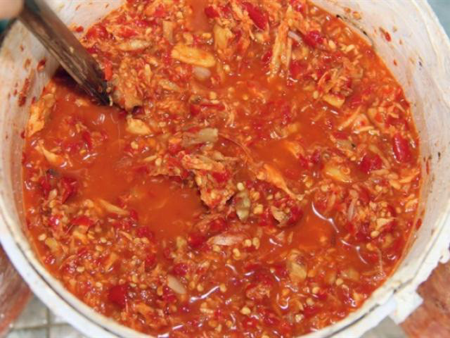 Có nhiều công thức pha hỗn hợp hoặc pha đơn lẻ từng loại thảo mộc. Ví dụ, với hỗn hợp gừng, tỏi, ớt, rượu, bạn có thể pha theo tỷ lệ 1kg gừng +1kg ớt + 1kg tỏi + 3l rượu.