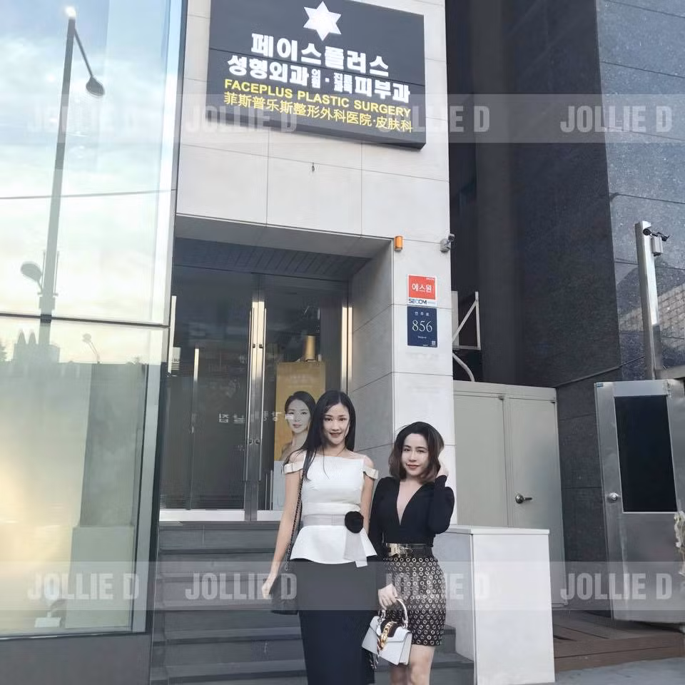 Sở hữu vóc dáng cao ráo, sexy, nhưng Maya vẫn quyết định đại tu nhan sắc sau khi con gái Bồ Câu được 2 tuổi. Sinh con gái xong là nữ ca sĩ sinh năm 1988 đã có ý định nâng cấp vòng 1.