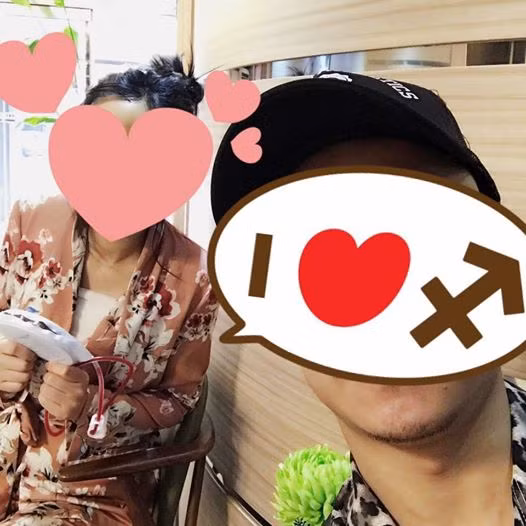 Hình ảnh Maya tay cầm ống dịch, tỉnh táo đi lại sau phẫu thuật nâng ngực khiến nhiều người ngạc nhiên vì cô hồi phục quá nhanh.