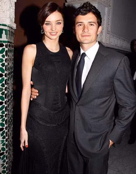 Nam tài tử Hollywood bắt đầu hẹn hò với siêu mẫu Australia Miranda Kerr vào năm 2007 và kết hôn vào năm 2010. Họ trở thành cặp đẹp đôi nhất ở Hollywood nhưng đến năm 2013 thì ly hôn. Con trai chung, bé Flynn ở với mẹ. Miranda Kerr được cho là bóng hồng đẹp nhất từng qua tay Orlando Bloom. (Ảnh: Rex Features)