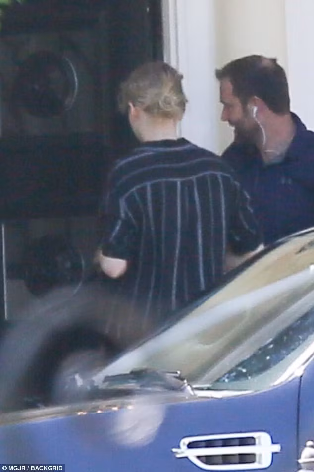 Đây là lần đầu tiên kể từ sự kiện Super Bowl hồi tháng 2/2017, nữ ca sĩ 27 tuổi mới ló dạng. (Ảnh: MGJR)