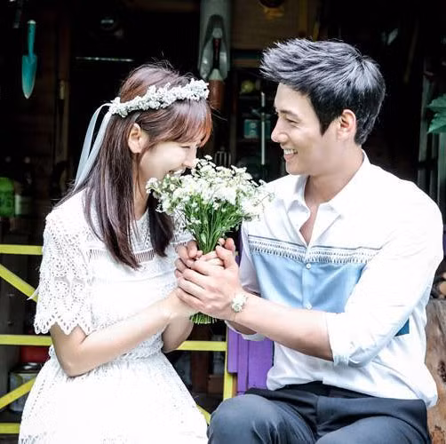 Mặc dù mới hẹn hò được 6 tháng nhưng tình cảm của hai ngôi sao xứ Hàn đã rất khăng khít. (Ảnh: Allkpop)