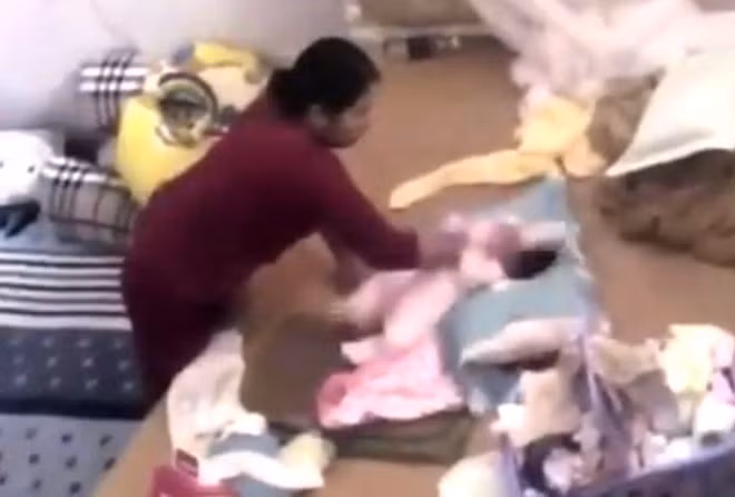 Vụ bảo mẫu ở Hà Nam tung đứa trẻ hơn 1 tháng tuổi gây xôn xao tuần qua. Ảnh: Cắt từ clip.