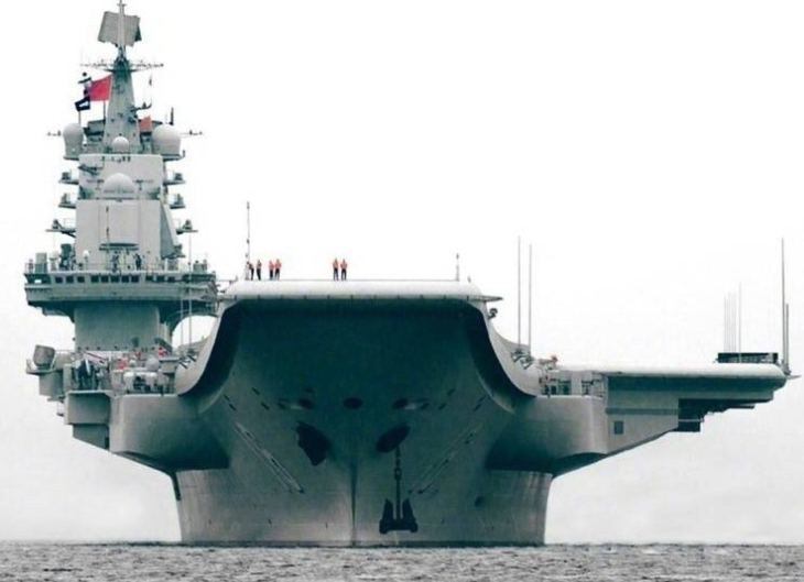 Type-001A chỉ dài hơn Liêu Ninh khoảng 10,5 m và có lượng giãn nước nhỉnh hơn khoảng 4.000-6.000 tấn. Liêu Ninh trang bị radar mảng pha quét điện tử chủ động (AESA) Type 346, chiếc Type-001A cũng chỉ sử dụng biến thể Type 346A với một số cải tiến nhỏ.