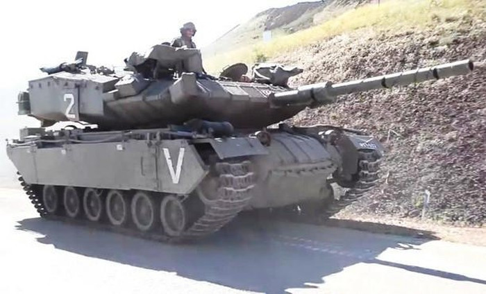 Trong khi hành quân, nó chỉ được di chuyển trong đoàn xe tăng thông thường để che giấu công năng thực của xe. Khi triển khai có thể nhận dạng Pereh bằng một ăng ten lớn và cong gắn ở phía sau trên nóc tháp pháo.