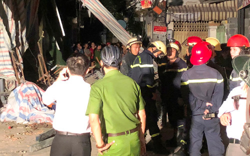 Trang dem cuu ho hien truong sap nha, it nhat 1 nguoi chet