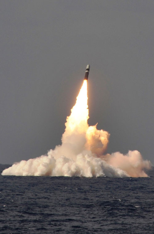 "Các cuộc phóng diễn ra riêng biệt vào ngày 7 và 9/11 đạt độ tin cậy hợp lệ, chính xác và các yếu tố hiệu suất", quan chức Bộ chỉ huy chiến lược Mỹ (STRATCOM) cho biết. Tên lửa không mang đầu đạn được phóng đi từ tàu ngầm hạt nhân chiến lược USS Kentucky (SSBN 737) như là một phần hoạt động diễn tập ở bờ biển Nam California.