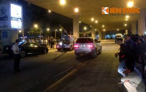 Tài xế lái xe chở Hồ Ngọc Hà gây tai nạn bị khởi tố Tai xe lai xe cho Ho Ngoc Ha gay tai nan bi khoi to