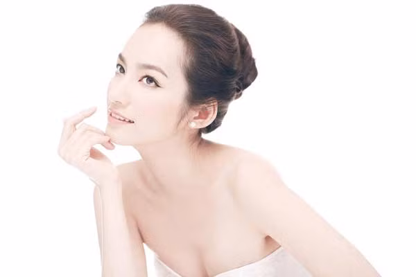 Cach ngam mat vao nuoc khoang de da dep nhu Truc Diem-Hinh-4