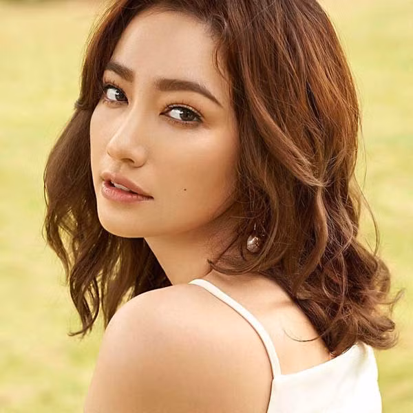 Cach ngam mat vao nuoc khoang de da dep nhu Truc Diem