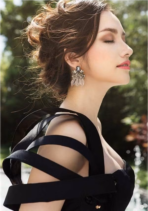 Cach ngam mat vao nuoc khoang de da dep nhu Truc Diem-Hinh-8