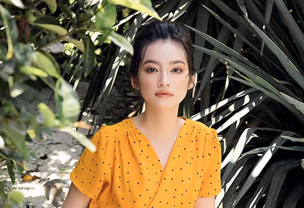 Cach ngam mat vao nuoc khoang de da dep nhu Truc Diem-Hinh-2