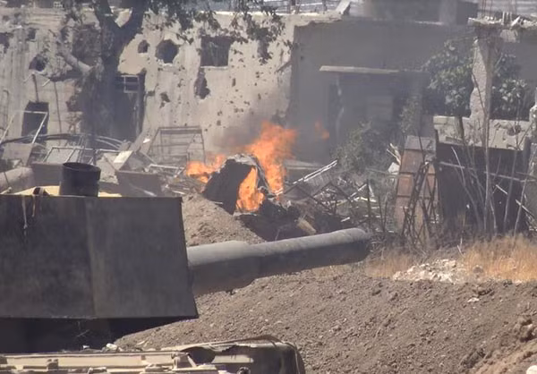 Anh: Quan Syria chiem loat can cu trong yeu o Dong Damascus-Hinh-4