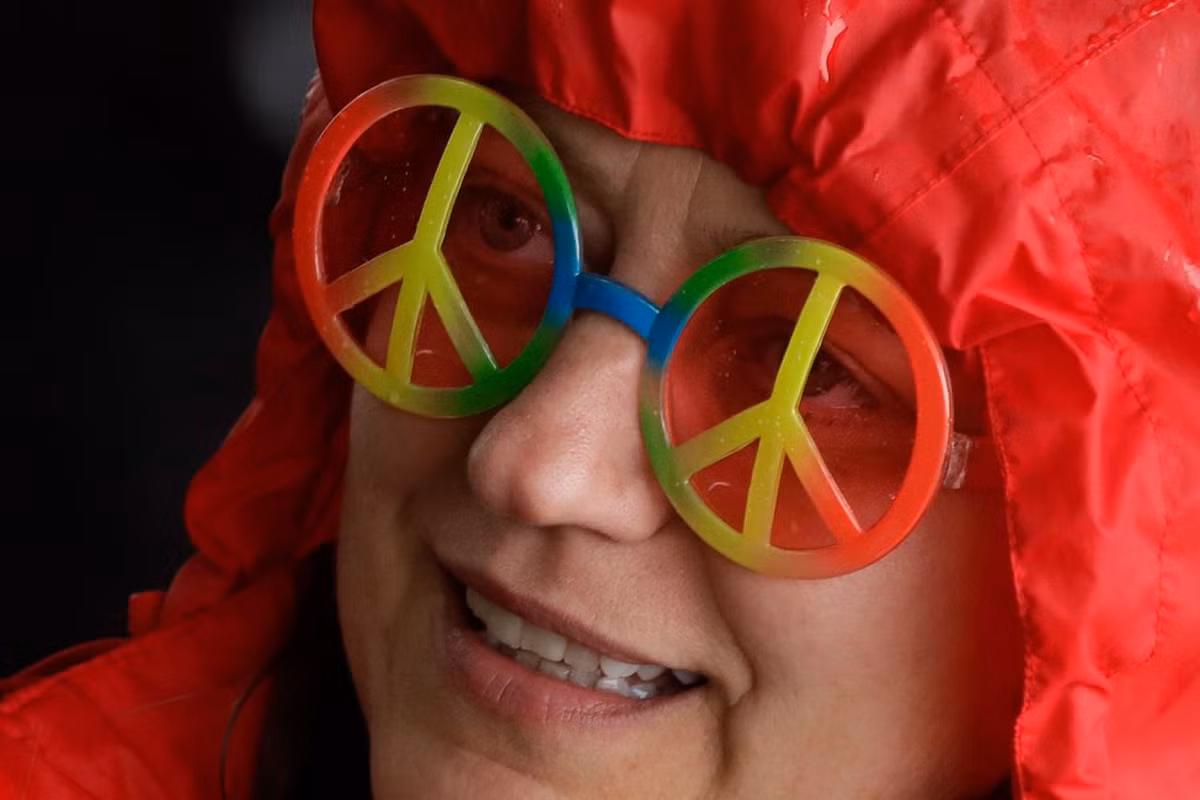 Một người phụ nữ tham gia cuộc biểu tình phản đối Hội nghị G20 ở Hamburg sắp tới. Ảnh: Yahoo News.