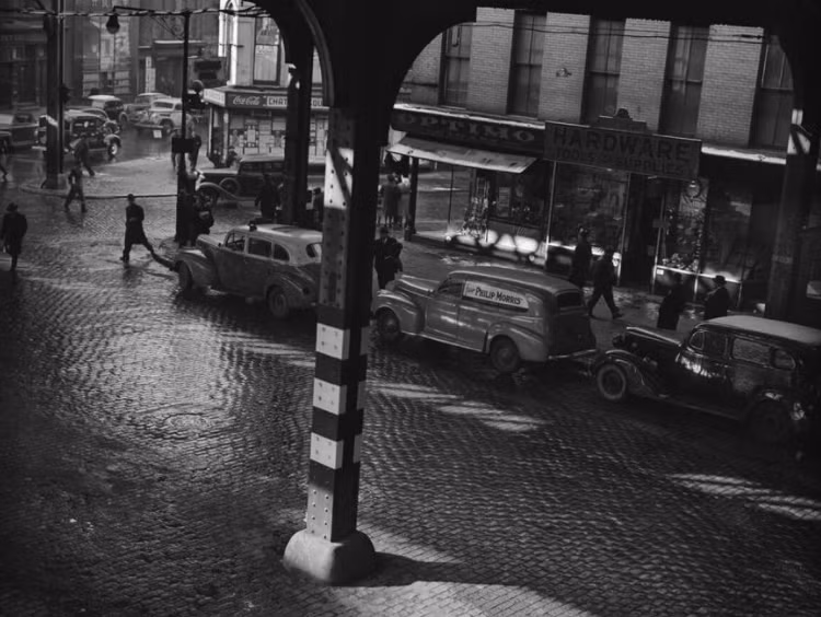 Những chiếc ô tô nối đuôi nhau trên đường phố New York. Ảnh: ATI.