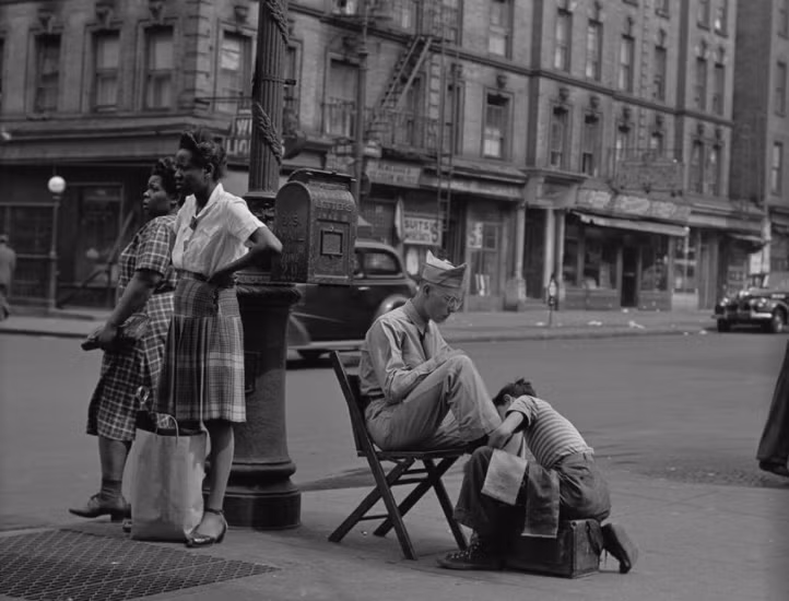 Phố 125 ở New York năm 1946. Ảnh: ATI.