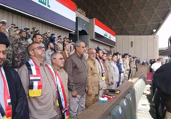 Tham dự lễ diễu binh mừng chiến thắng ở Baghdad có Thủ tướng Iraq Haider al-Abadi cùng các quan chức đến từ Bộ Quốc phòng và Bộ Nội vụ Iraq,…Ảnh: FNA.