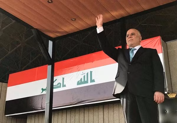 Thủ tướng Haider al-Abadi, Tổng tư lệnh các lực lượng vũ trang Iraq, trong buổi lễ. Ảnh: FNA.