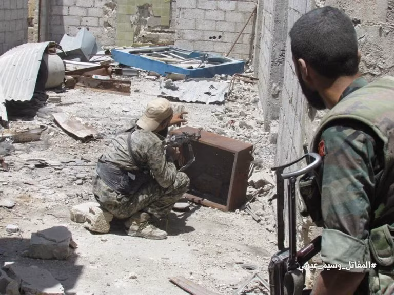 Binh sĩ Syria trong cuộc giao tranh với nhóm khủng bố. Ảnh: AMN.