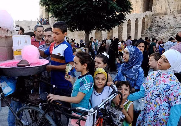 Hình ảnh đông đúc, nhộn nhịp ở thành phố Aleppo nhiều tháng sau giải phóng. Ảnh: FNA.