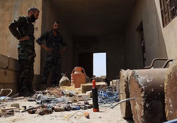 Quân đội Syria đã phát động chiến dịch chống khủng bố từ khu vực Đông Bắc Sweida và giành quyền kiểm soát các thị trấn, làng mạc, bao gồm Deir al-Nasrani, Rajm al-Baqar, đồi Salman, đồi al-Fadeen, Tal Asqar, al-Shahib, al-Mofrateh, Shanwan, al-Saquiyeh, al-Qasr, Tal Banat Baeir, Khebrat al-Saad và Tal al-Saad,...Ảnh: FNA.